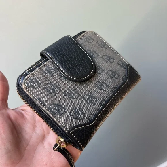 Dooney & Bourke Vintage Signature Logo Zip around wallet - Picture 16 of 16